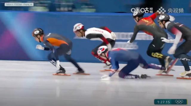 开云-被英国人犯规撞倒，孙龙刘少昂无缘短道1500米奖牌
